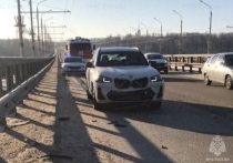 Человек пострадал при столкновении двух иномарок на Гагаринском мосту в Калуге