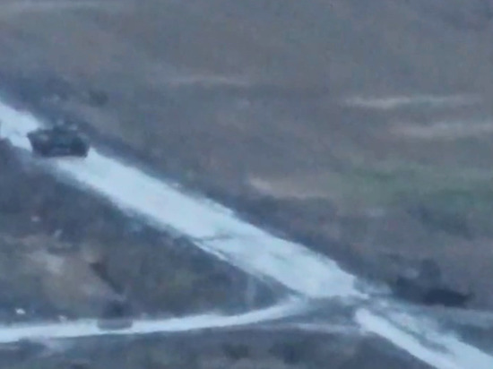 Опубликовано видео жестокой дуэли российских и украинских танков в Донбассе