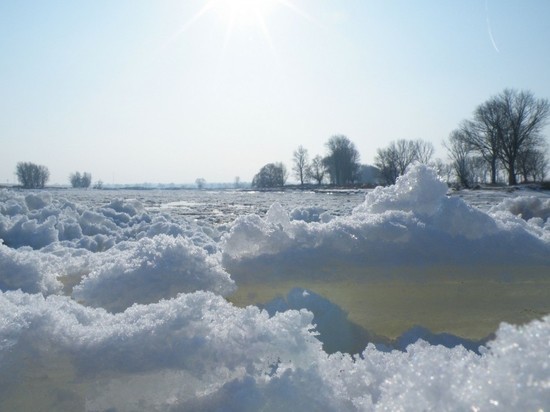 На аэродромах Западного округа чистят снег 20 «Горынычей»