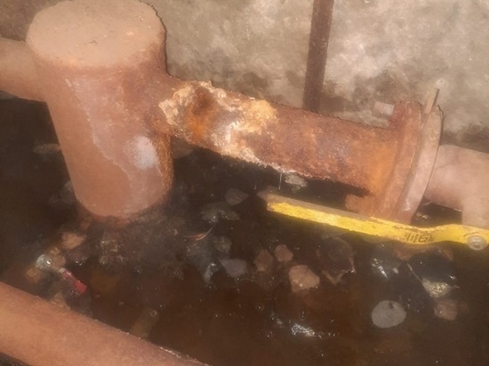 Жильцы дома на улице Высоковольтной в Рязани пожаловались на затопленный подвал