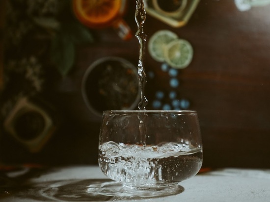 Диетолог рассказал о полезных свойствах питьевой воды