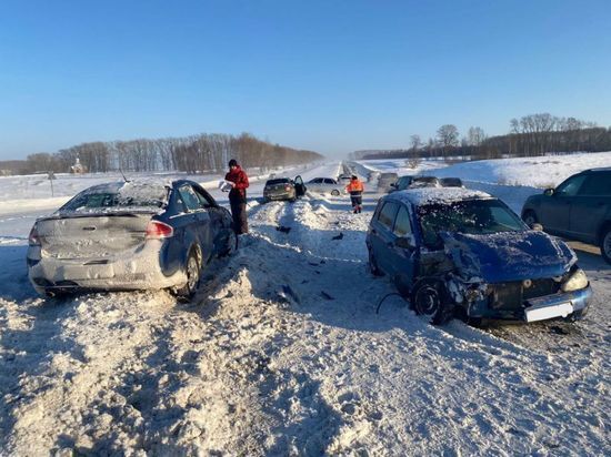 На трассе М5 в Башкирии столкнулись восемь автомобилей