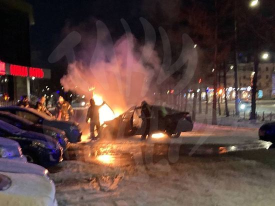 В Туле на улице Лейтейзена сгорел автомобиль