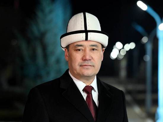 Садыр Жапаров поздравил православных кыргызстанцев с Рождеством