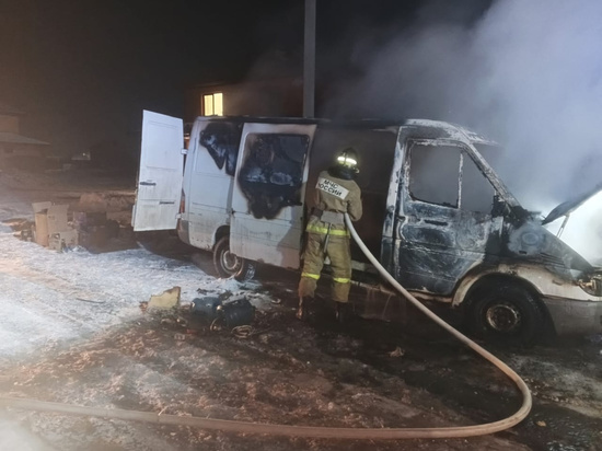 В Грачёвке Орловской области спалили автомобиль