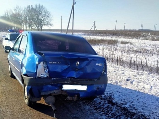 В Белгородской области водитель «Тагаз KJ Tager» влетел в припаркованный «Рено Логан»