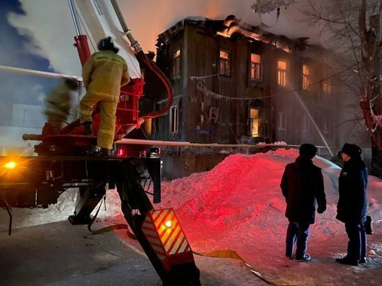 На место пожара в жилом доме на улице Сазонова в Уфе приехал прокурор