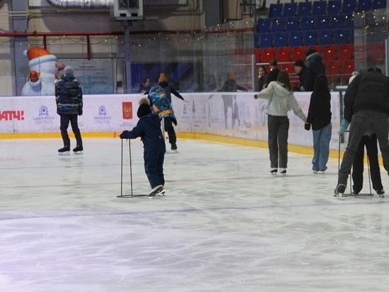 Более 4000 человек покатались на коньках в Южно-Сахалинске в новогодние праздники