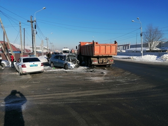 Два человека пострадали в ДТП с КамАЗом  в Южно-Сахалинске