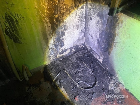 В подъезде пятиэтажки в Мончегорске тушили детскую коляску и снегокат