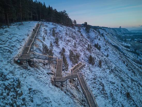 Сотрудники ГИБДД Красноярска начали патрулировать район новой лестницы в Удачном