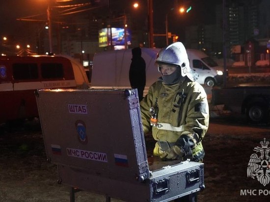 В Барнауле спасатель впал в кому после тушения пожара в ТЦ «Успех»
