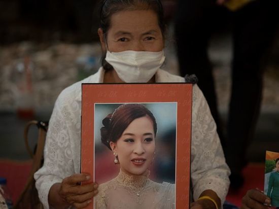 Дочь короля Таиланда месяц остается без сознания после обморока
