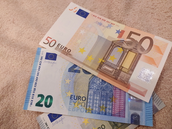 Жителям Евросоюза предрекли "очень сильный" рост зарплат