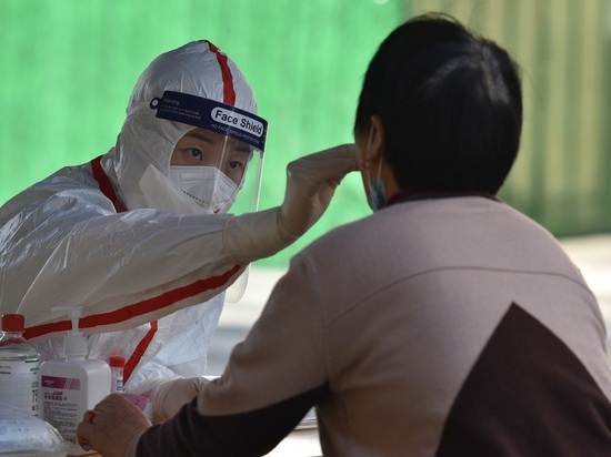 Bloomberg: Китай ожидает «коронавирусное цунами» в лунный Новый год