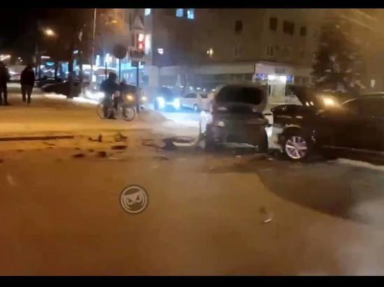 Жесткое ДТП в центре Пензы: два авто не поделили перекресток на улице Кирова