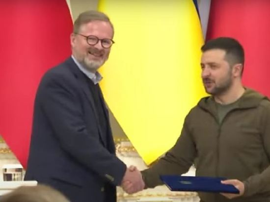 Президент Чехии Фиала пообещал Украине новую партию танков Т-72