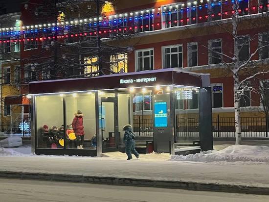 В Тарко-Сале установили 5 теплых остановок с тревожными кнопками