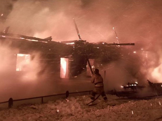 В Красноярском крае загорелся школьный спортзал