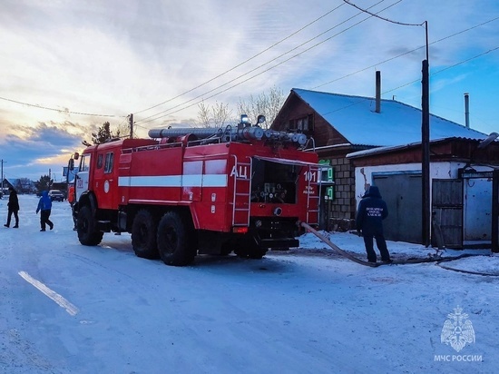 Пожарные Хакасии обнаружили двух погибших мужчин в горящей времянке