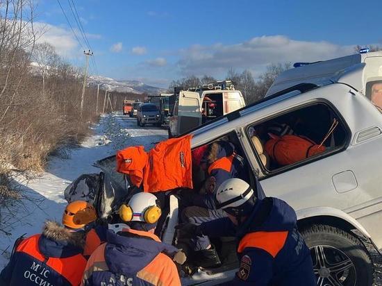 Два человека пострадали в жестком ДТП на юге Сахалина