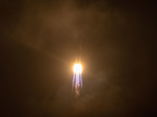 Space X осуществила запуск ракеты-носителя Falcon-9 с 40 спутниками OneWeb
