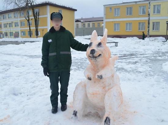 Брянские осужденные создали снежные скульптуры