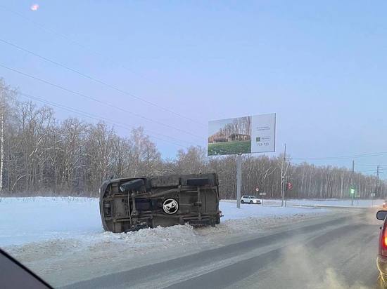 В Пензе газель перевернулась на дублере ул. Окужной