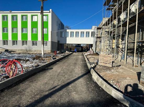 Ямальские строители показали восстановление больничного корпуса в Волновахе
