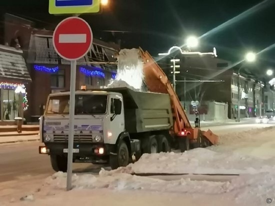 Барнаульцам запретят парковаться на четырех улицах из-за работы снегоуборочной техники