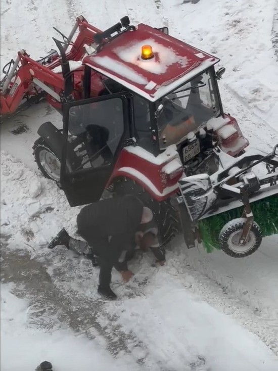 Пскович избил водителя снегоуборочной машины