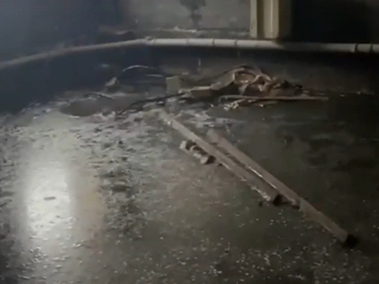 В Твери подвал многоквартирного дома затопило канализационными нечистотами