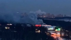 В Московской области горит крупный склад: возгорание достигло 250 кв. метров 