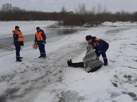 В Задонске подо льдом чуть не погибла 44-летняя женщина