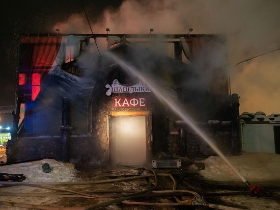 Загоревшееся в Петрозаводске кафе «Амрит» удалось потушить за 2,5 часа