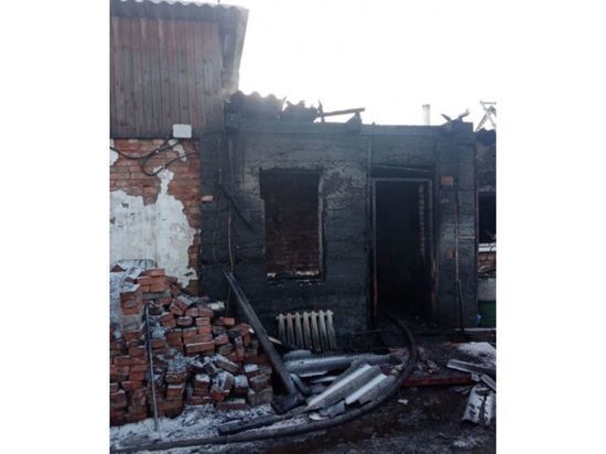Двое мужчин погибли на пожаре в Усть-Абакане из-за газовой плиты