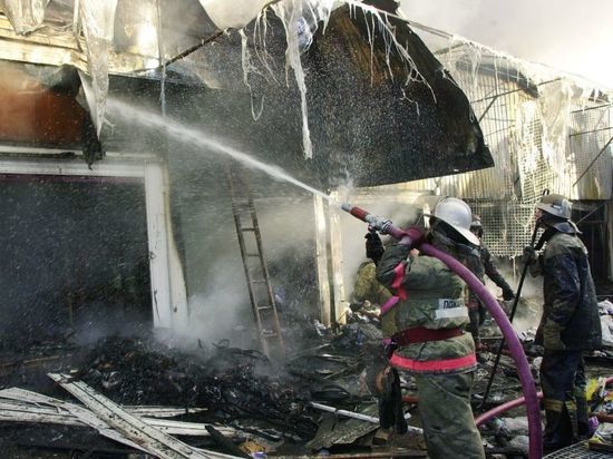 При пожаре у метро «Рассказовка» в Москве сгорели 6 машин