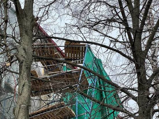 Жители Раменского жалуются на разрушение строительных лесов