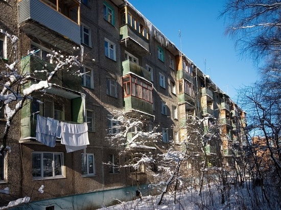 В Сызрани 96-летняя пенсионерка выжила после падения из окна пятиэтажки