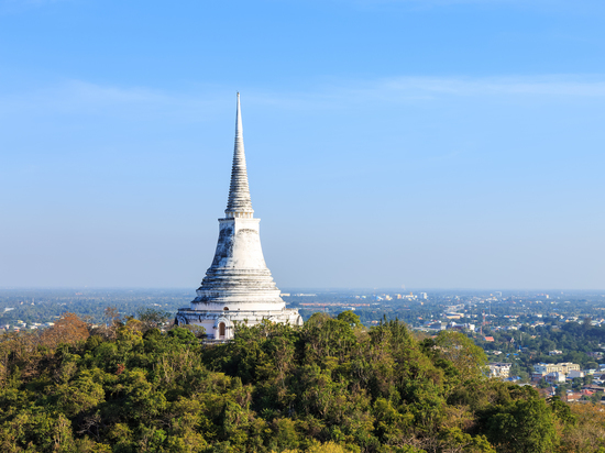 Туристам с июня придется платить сбор в 9 долларов при въезде в Таиланд