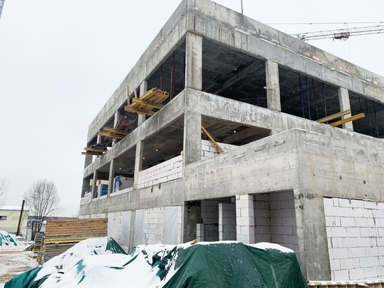 Поликлинику в поселке Пироговский достроят к концу этого года