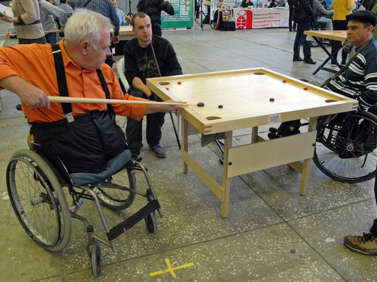 Инвалиды и ветераны включены в перечень получателей бесплатных соцуслуг в Подмосковье