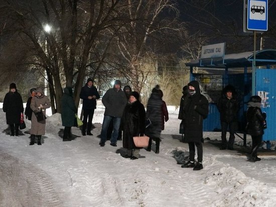 Разные графики: жители Оренбурга критикуют муниципальный транспорт, а мэрия проверяет частников