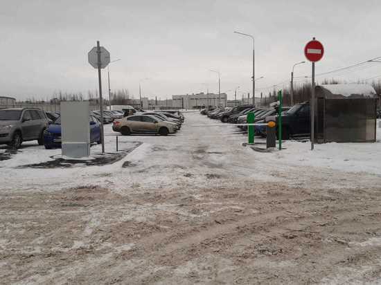 Около метро «Шушары» появилась перехватывающая парковка