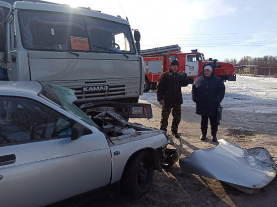 В ДТП с КамАЗом в Курской области пострадал водитель ВАЗ