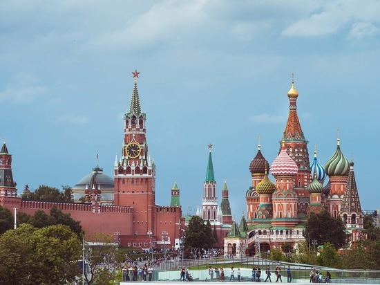В Киеве установили марку-фотозону с горящим московским Кремлем