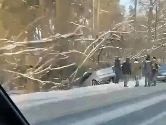 Недалеко от Пензы легковушка слетела в кювет