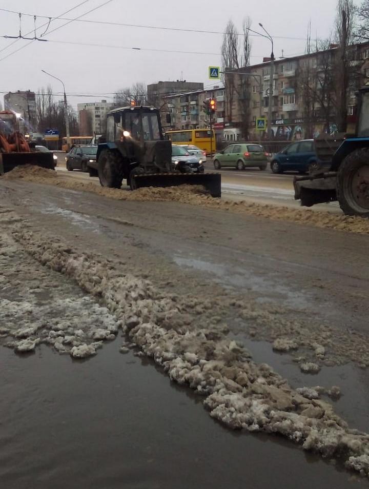 Канализация великого новгорода. Воронеж прорыв канализации. В Киеве прорвало канализацию. Водоканал Воронеж. Вмерзшие машины в канализации Воронеж.