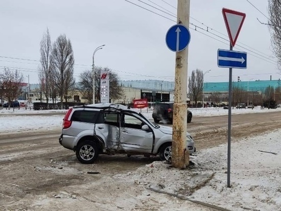 Два человека, включая 12-летнюю девочку, пострадали в ДТП в Волгодонске
