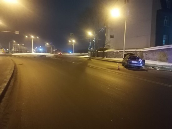 Водитель Subaru Legacy получила жуткие травмы в ночном ДТП в Южно-Сахалинске